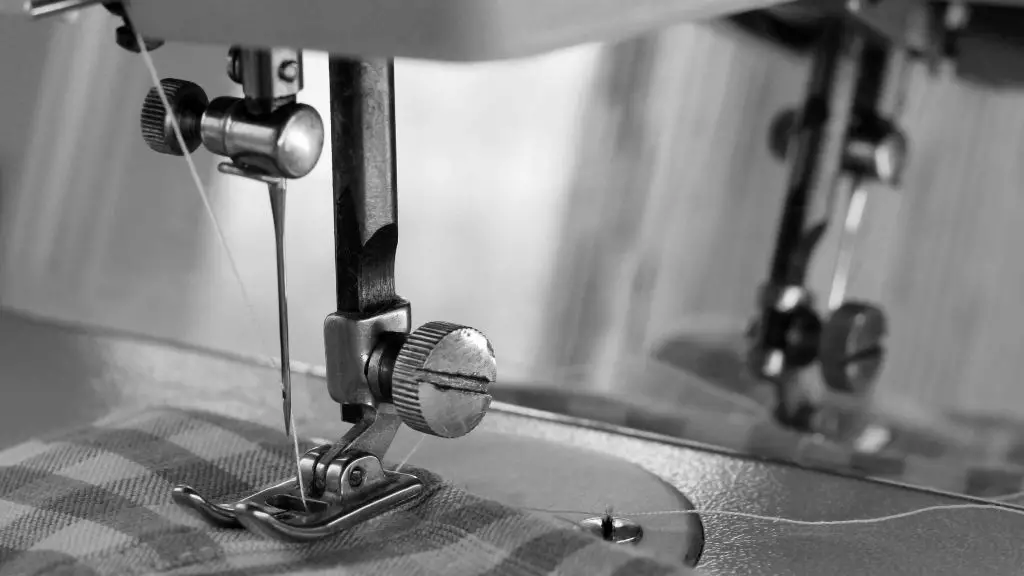 get-needle-out-of-sewing-machine